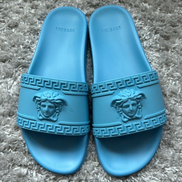 Men’s Versace Pool Slides - Picture 1 of 3